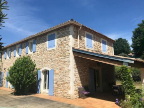 Casa con piscina e giardino